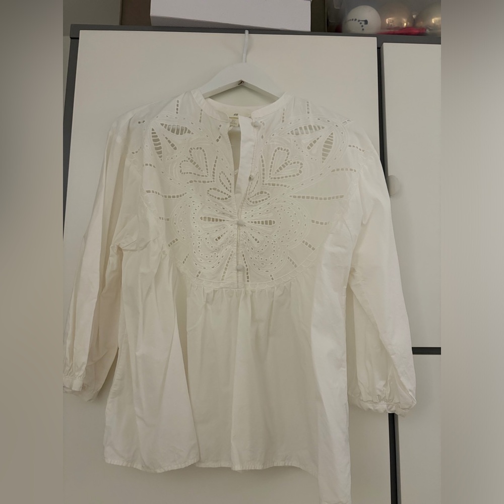 H&M White Eyelet Peasant Blouse